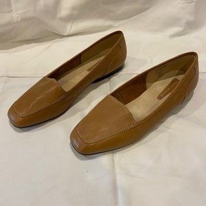 EUC Enzo Angiolini Tan Liberty Flats Loafers Sz 10